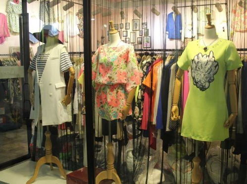 網上的衣服為何比商場的衣服賣的便宜 聽服裝廠老板說完