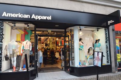 美式服裝店門(mén)頭裝修效果圖