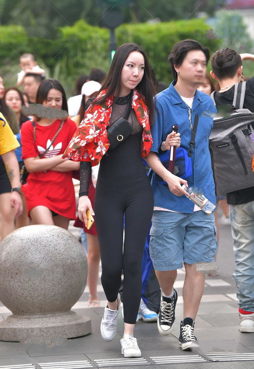 難駕馭的服飾非黑色連體衣褲莫屬,所以想要挑戰的女性都可以嘗試